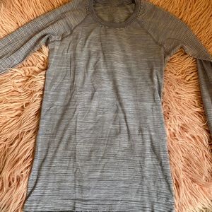 Lululemon swiftly tech 2.0 striped size 6